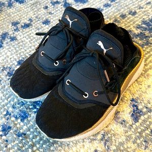 women’s athletic puma shoes 8.5 - fits like a 9